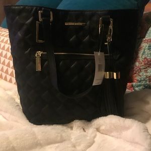 NWT Steve Madden tote. Can be worn two ways.